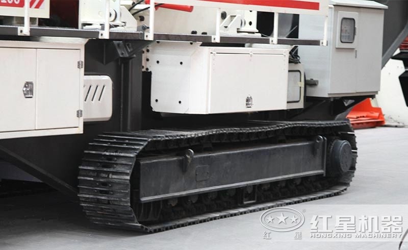 小型履帶石頭破碎機(jī)：履帶液壓驅(qū)動，砂廠暢通無阻