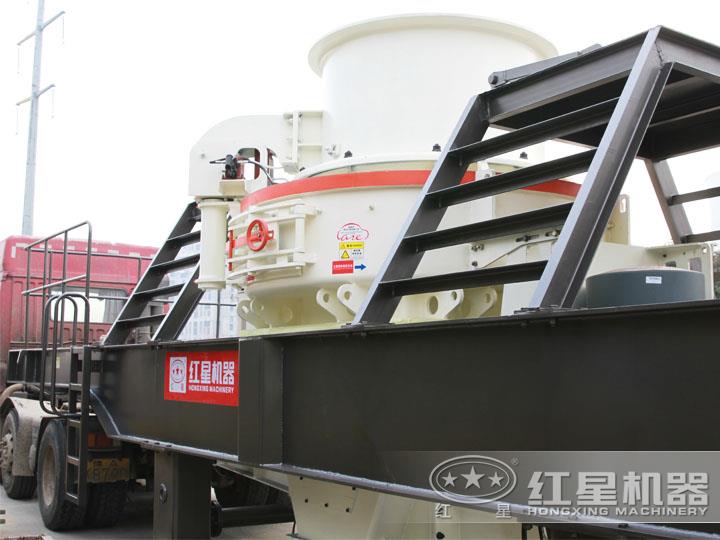 HVI沖擊式移動(dòng)破碎站，產(chǎn)量70-585t/h，稀油自潤(rùn)滑