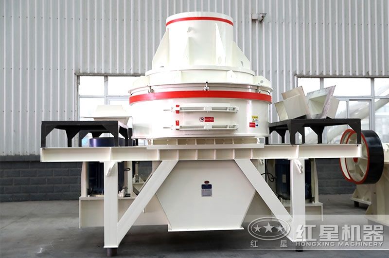 直通沖擊式制砂機(jī)，物料呈立方體狀，占地面積小