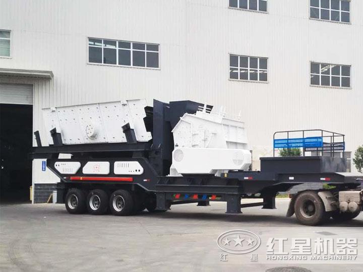反擊破移動(dòng)破碎機(jī)、二段破碎粒度均勻，產(chǎn)量高