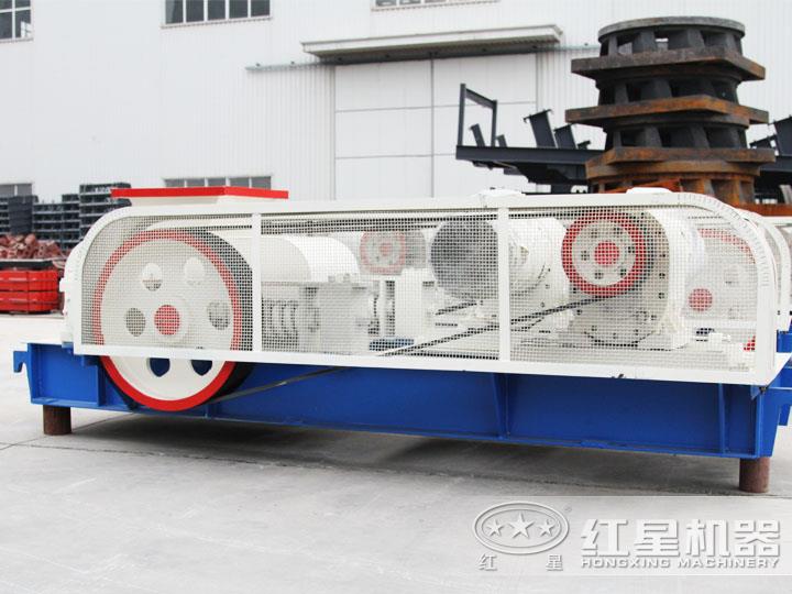 強(qiáng)力齒輥破碎機(jī)，體積小，破碎比大