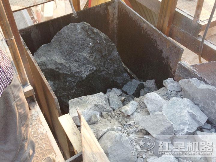 印尼尾礦加工現(xiàn)場(chǎng)，進(jìn)料粒度大，出料5-10mm