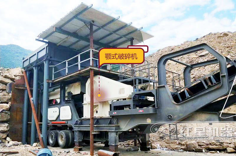 輪胎式移動(dòng)鄂式破碎機(jī)生產(chǎn)現(xiàn)場(chǎng)，投資少收益好
